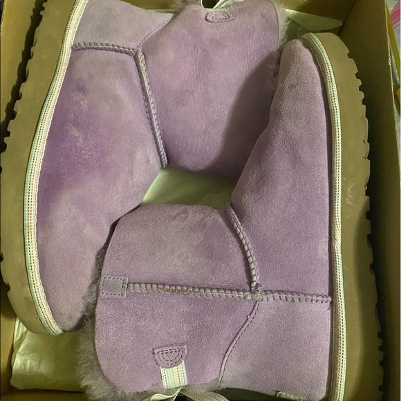 Ugg RARE lavender w/mini Bailey bow! Like new! - Picture 12 of 14